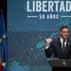 El presidente del Gobierno, Pedro Sánchez, interviene durante el acto 'España en Libertad', en el Auditorio del Museo Nacional Centro de Arte Reina Sofía,