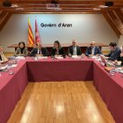 El conseller de la Presidència, Albert Dalmau, i la síndica d'Aran, Maria Vergés Pérez, han presidit la reunió de la Comissió Bilateral Generalitat-Conselh Generau d'Aran, a Vielha.