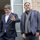 El presidente de Junts, Carles Puigdemont, y el de ERC, Oriol Junqueras, este jueves en Waterloo, reunidos por primera vez desde que ambos recuperaron los cargos al frente de sus respectivos partidos.