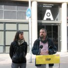 La portaveu de la CUP, Susana Moreno, i el diputat de la CUP Dani Cornellà, a una roda de premsa davant de l'Oficina Antifrau de Catalunya