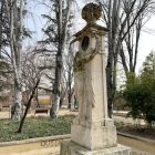 L'escultura en homenatge a l'Alcalde Fuster als Camps Elisis.