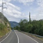 Un tram de l'N-230 al seu pas pel Pont de Suert.