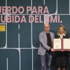 La vicepresidenta segunda del Gobierno, Yolanda Díaz, junto a los secretarios generales de CCOO, Unai Sordo (i), y de UGT, Pepe Álvarez (d), en la firma para la subida del SMI.