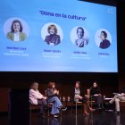 Un moment de la taula redona sobre la dona en la cultura, ahir a CaixaForum Lleida. - AMADO FORROLLA