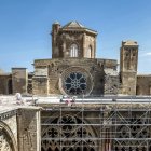 Bastides al claustre de la Seu Vella, durant les obres del 2019. - ITMAR FABREGAT