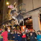 Tàrrega va presentar ahir la figura de Lo Burro de Targa, que va posar el punt final a la cercavila infantil. - JORDI ECHEVARRIA