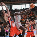 Bropleh, en una acció durant el partit d’ahir. - PHOTO ACB MÓNICA ARCAY