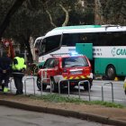 Un dels autocars accidentat a la Diagonal.
