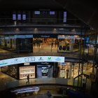 Vista general de l'interior del centre comercial Las Arenas de Barcelona.