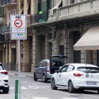 Un dels divuit senyals que informa els vehicles que entren a la Zona de Baixes Emissions. - SEGRE