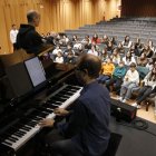 Assaig de la cantata, amb alumnes d’escoles de Guissona. - ACN