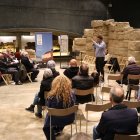 Primer recital del festival Poesia Lleida, ahir entre les restes romanes del subsol de l’Auditori. - IEI