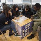 Un dels grups que va participar ahir en el ‘hackathon’ al Centre d’Empreses Innovadores de Cervera. - CARMINA MARSIÑACH