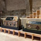 Les caixes sepulcrals del Museu de Lleida, ara exhibides al Monestir de Vilanova de Sixena.