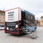 Imatge de la banca mòbil en un municipi de Lleida. - PAU PASCUAL