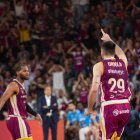 Oriola, el millor dels lleidatans, celebra una cistella. - JAVI ENJUANES