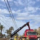 Un cotxe que va caure a les vies va interrompre la circulació a l’R1. - BOMBERS DE LA GENERALITAT