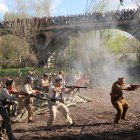 Un nombrós públic va assistir a la recreació històrica de la batalla a Vilanova de la Barca. - LAIA PEDRÓS