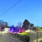 Imatge de les furgonetes de la Policia Nacional a primera hora del matí d’ahir.