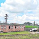 Operaris treballant en la línia de Puigverd el cap de setmana. - P.LL
