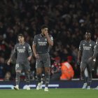 Els jugadors del Reial Madrid mostren abatiment després de rebre un dels gols de l’Arsenal. - EUROPA PRESS