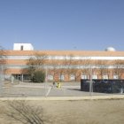 Foto d’arxiu de la façana de l’institut Maria Rúbies. - AMADO FORROLLA