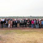 El llac atreu un gran nombre de visitants. - J.GÓMEZ