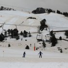 Les pistes de Baqueira-Beret, amb pols sahariana cobrint part de la neu, ahir. - EDGAR ALDANA