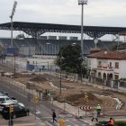 Vista de les obres per convertir Fleming en una ronda verda on ja es veu el camí central. - JORDI ECHEVARRIA