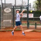 El tenista Pablo Jiménez, competint a les semifinals del Trofeu Albert Costa.