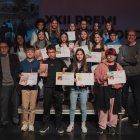 Alguns dels alumnes reconeguts divendres amb el Premi Jordi Pàmias de Poesia, a Guissona. - AJUNTAMENT DE GUISSONA