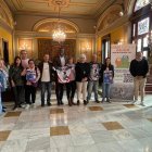 Organitzadors i autoritats van posar junts al saló de plens de la Paeria a l’acabar la presentació. - PAERIA