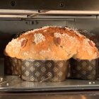 Colomba pasquale, feta amb farina, mantega, ou, sucre i ametlla.