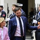 Meloni i el vicepresident dels EUA durant la seua trobada ahir a Roma. - EFE/EPA/RICCARDO ANTIMIANI
