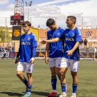 Els jugadors del Lleida lamenten la derrota després del partit. - JORDI ECHEVARRIA