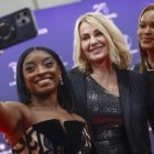 Simone Biles, Nadia Comaneci i Rebeca Andrade, ahir a la Gala dels Laureus. - EFE