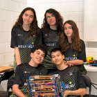 L’equip el formen aquests quatre estudiants de La Valira de la Seu, amb la seua entrenadora (centre). - C.SANS