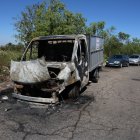 Un incendi calcina una camioneta als Mangraners - AMADO FORROLLA