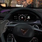Permet als usuaris configurar els seus cotxes mitjançant realitat mixta i virtual.

CUPRA
