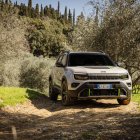 Va proveït d’un sistema híbrid de 48 V, que combina un motor turbo amb dos motors elèctrics.