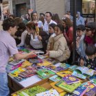 Els més petits van ser els primers visitants del mercat al carrer del Carme. - LAIA PEDRÓS