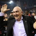 Jaume Ponsarnau, eufòric celebrant a la pista la consecució del títol europeu. - EFE