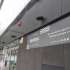 Cartell anunciant l’obertura d’un Plusfresc al mercat.