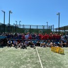 Els participants de la jornada, ahir a les pistes de pàdel del Club Tennis Urgell. - ASPROS