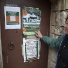 Han penjat cartells informatius per tota la comarca. - C.MARSIÑACH