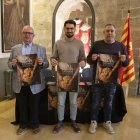 El regidor Ramon Augé, l’alcalde Jan Pomés i el regidor Raimond Fuster, durant la presentació. - C.MARSIÑACH