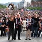 Isabel Iturbe, Jaume Ponsarnau i l’alcalde, Juan Mari Aburto. - EUROPA PRESS