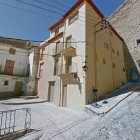 L’edifici en el qual s’habilitaran dos pisos i un local social. - E.F