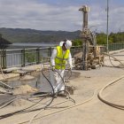 La CHE havia obert a mig matí d’ahir set sondatges per intentar localitzar la filtració d’aigua detectada fa deu dies a la presa de Rialb.
