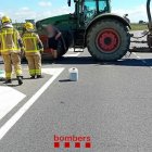 Efectius d’emergències ahir al lloc de l’accident a la C-12. - BOMBERS DE LA GENERALITAT